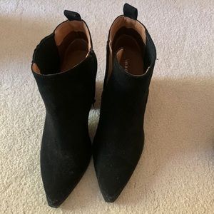 Black heeled boots
